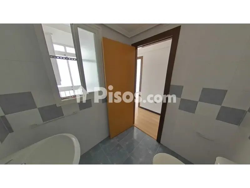 Vannitoad - Apartment with Potential in Calle de los Bomberos