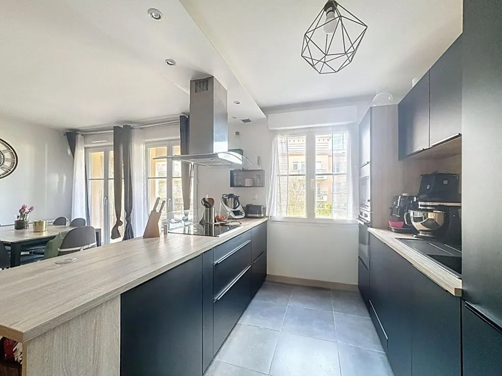 Cuisine - Appartement Rénové avec Balcon à l'Ouest
