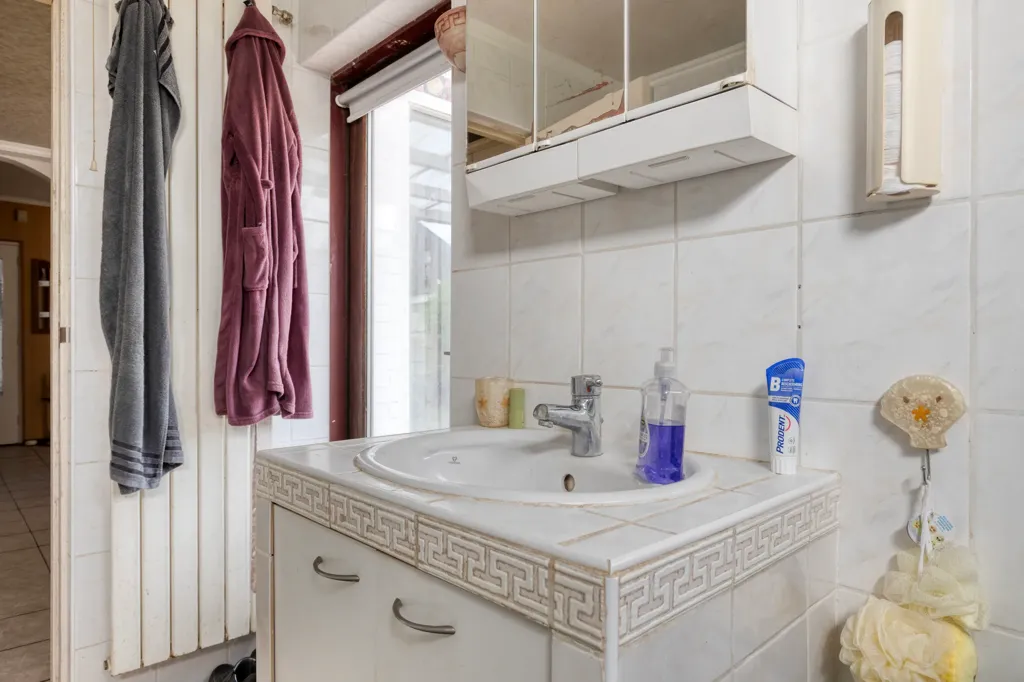 Vannitoad - Renovatable Corner House with Garden in Goes