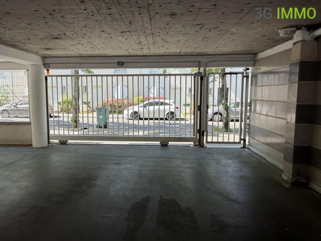 Garage - Fully Furnished 1-Bed Flat in Nancy