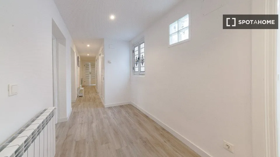 Esik - Shared Flat with Modern Design in Malasaña
