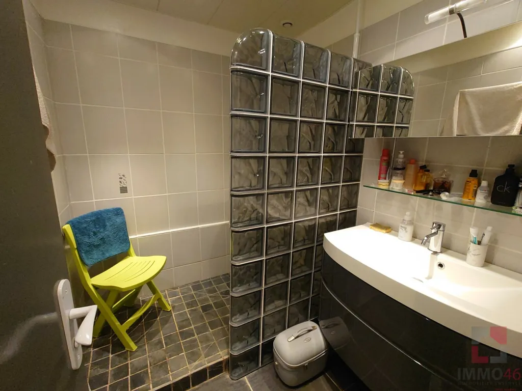 Salles de bain - Maison de Plain-Pied avec Piscine à Puy-l'Évêque