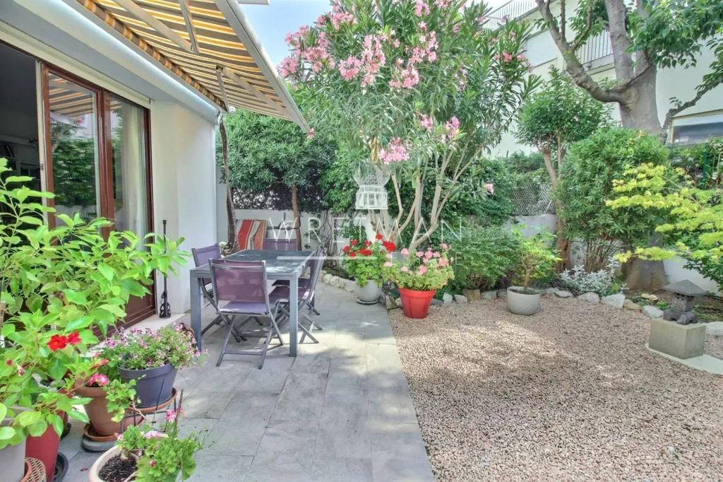 Terrace - Charming 3-Bed Apartment with Terraces in Nice