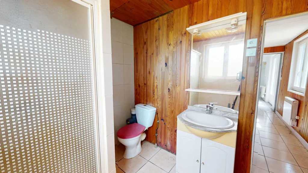Salles de bain - Lot de Deux Maisons à Châteauroux, Proche Hôpital