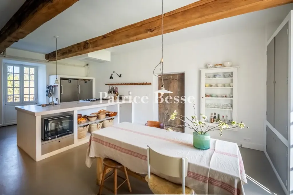 Cuisine - Manoir du 17e s. avec Dépendances en Corrèze