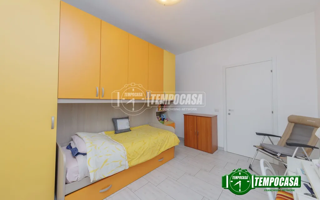 Chambres - Rear-Facing Trilocale with Balcony in Milan