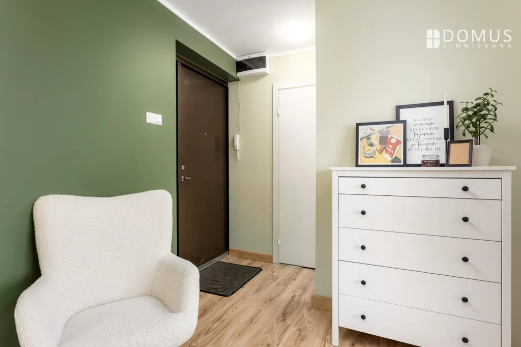 hallway_entrance