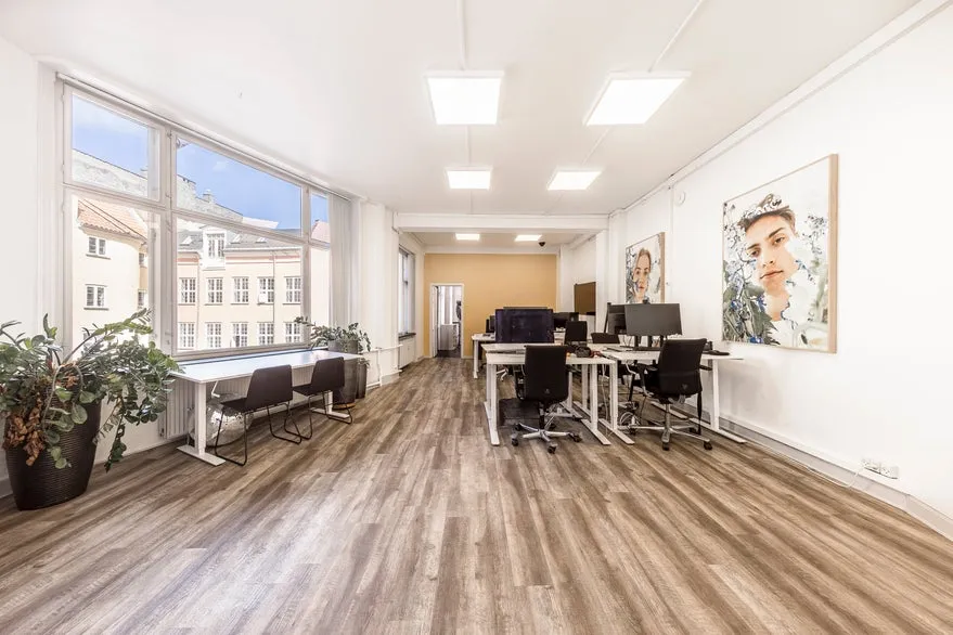 Kabinet - High-ceilinged Office Space in Latin Quarter