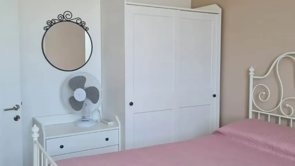 Bedrooms - Three-Bedroom Apartment with Balcony in Numana