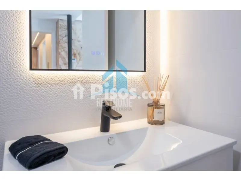 Salles de bain - Fully Furnished Flat with Balconies in Goya