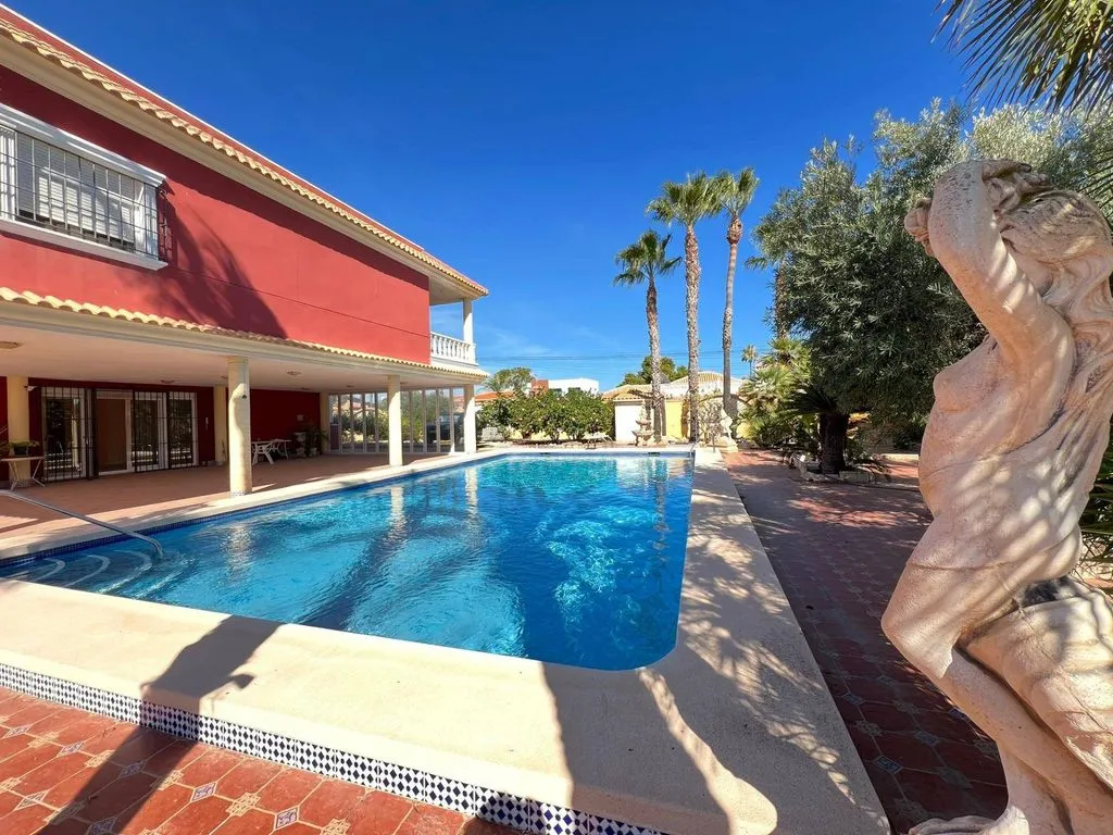 Piscine - Luxury Villa with Pool in Torrevieja