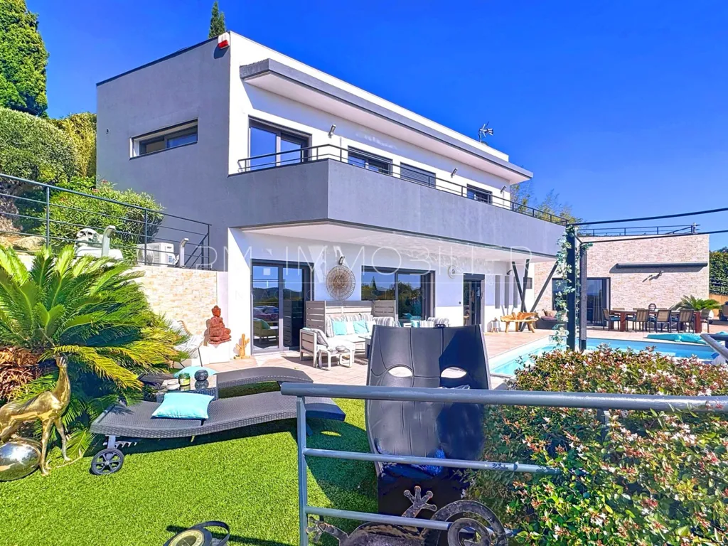Piscina - Contemporary Villa with Pool in Agay
