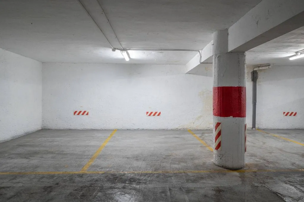 Garaaž - Luxury Flat with Balcony in Gran Capitán, Granada