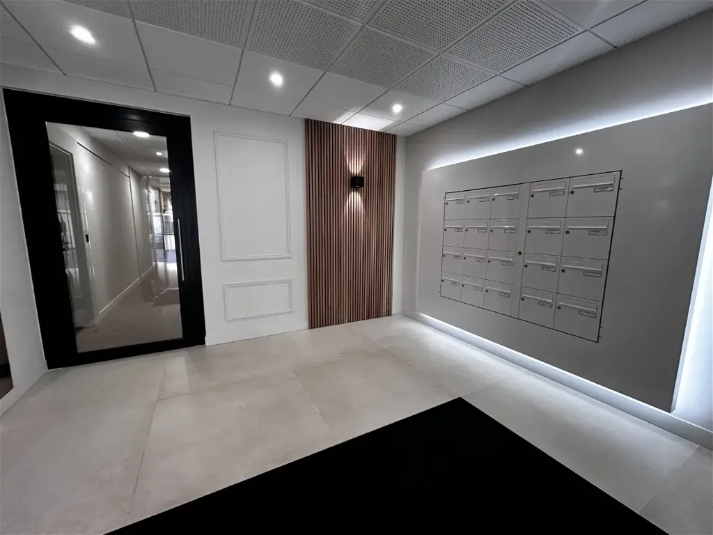 Esik - 5-Piece Apartment with Terrace in Fleury sur Orne