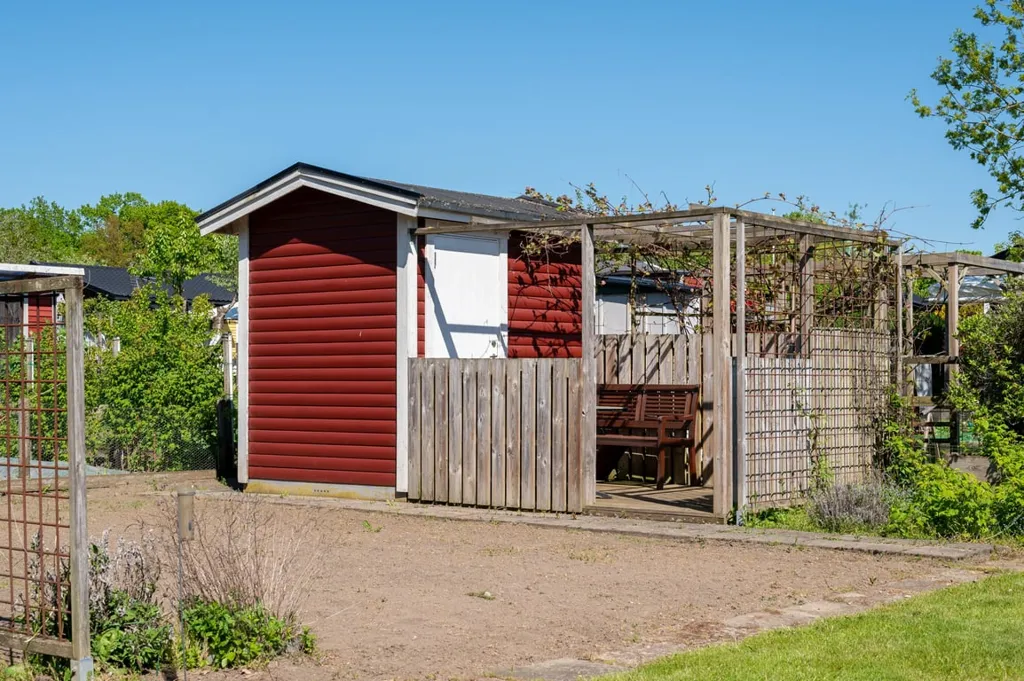 Aed - Charming Holiday Home with Garden in Sweden