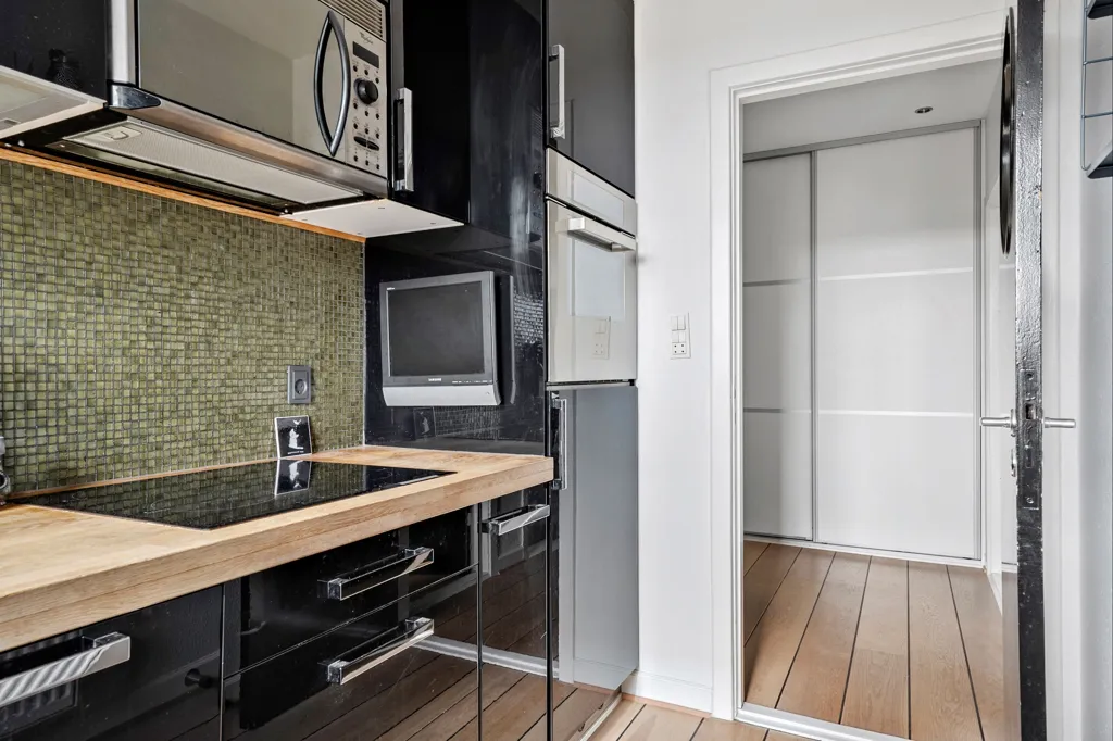 Cuisine - Apartment with Balcony in Central Viborg