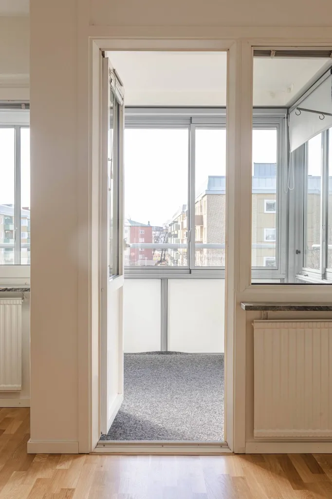 Modern Flat with South-Facing Balcony in Norr