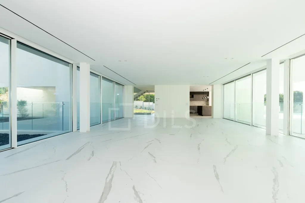 Hallway - Contemporary T5 with Pool in Loulé