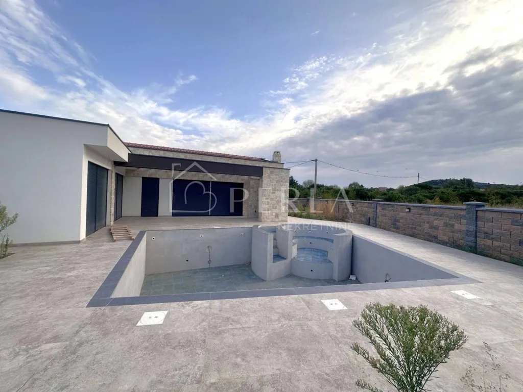 Piscine - Modern Bungalow with Pool in Debeljak, Sukošan