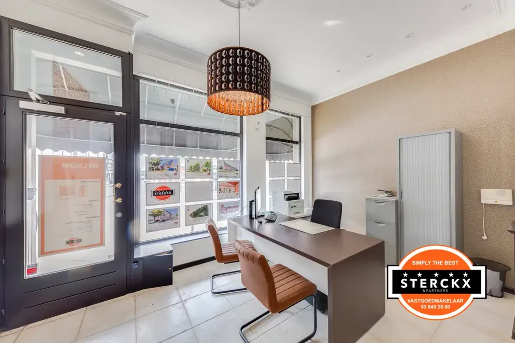 Bureau - Local Commercial Rénové à Turnhout