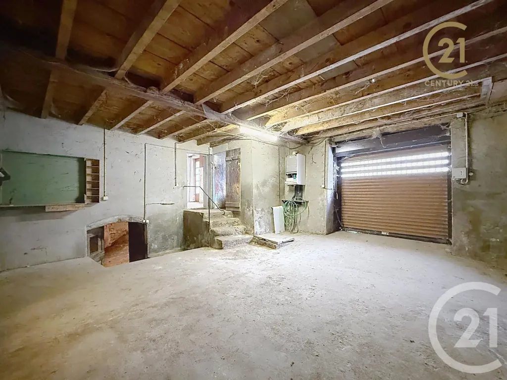 Garage - Maison Ancienne Ferme avec Grand Terrain à Thurins