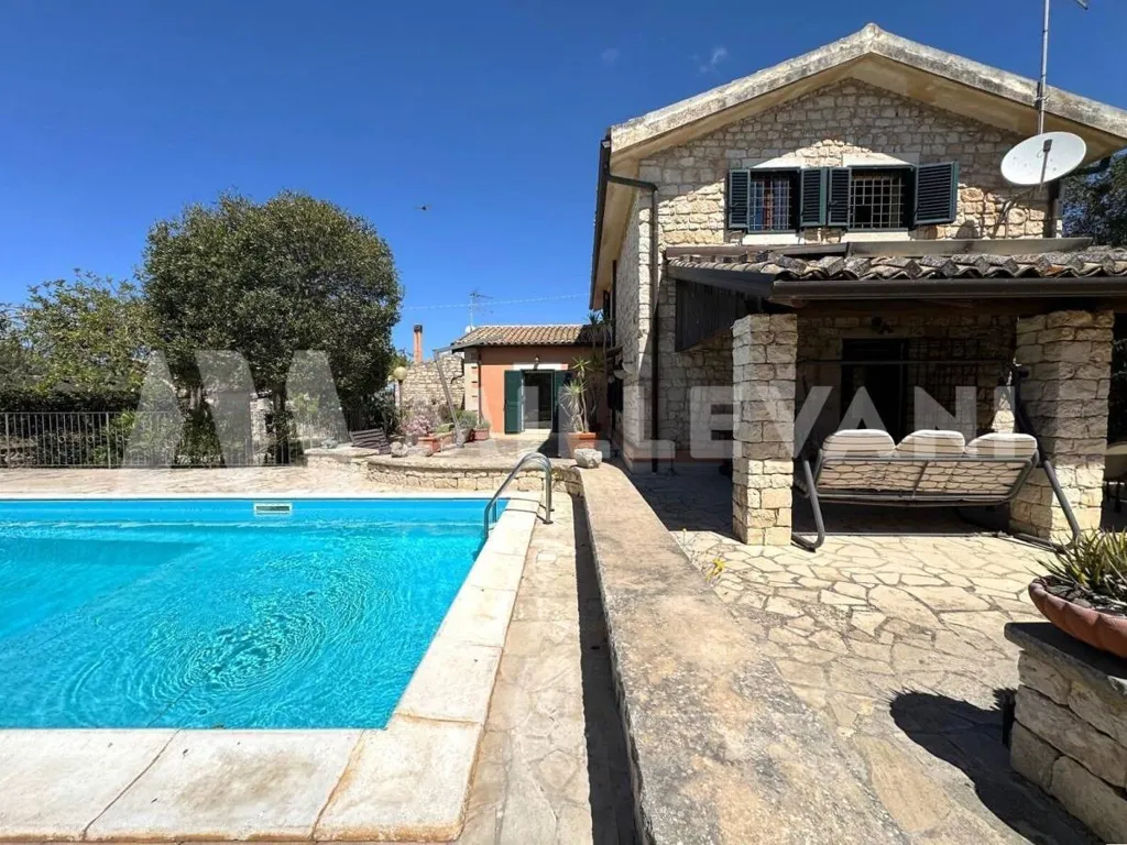 Bassein - Elegant Villa with Pool in Modica