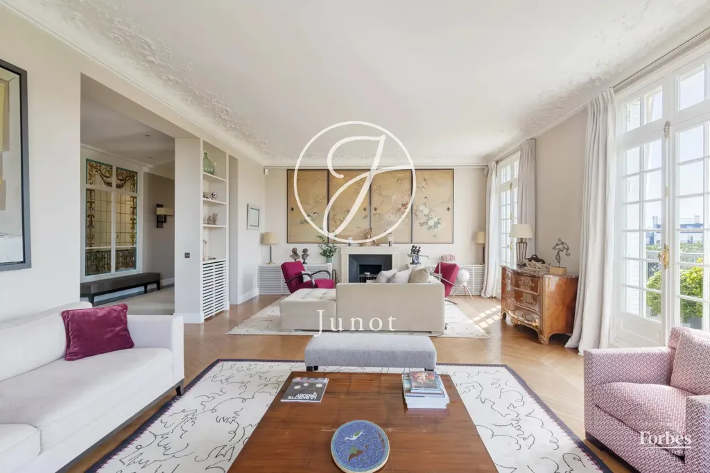 Elutuba - Duplex with Eiffel Tower View in Paris 7th