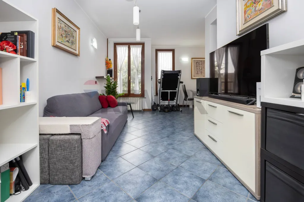 Elutuba - Duplex Apartment with Terrace in Zelo Buon Persico