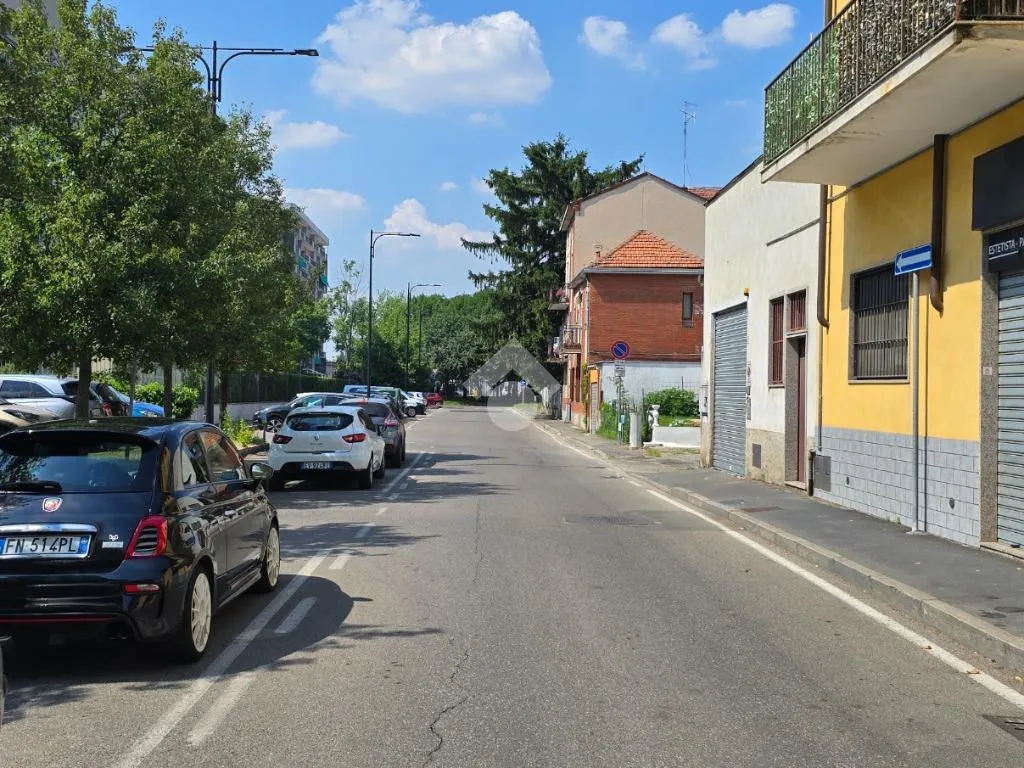 Välivaade - Commercial Unit with High Footfall in Cinisello Balsamo