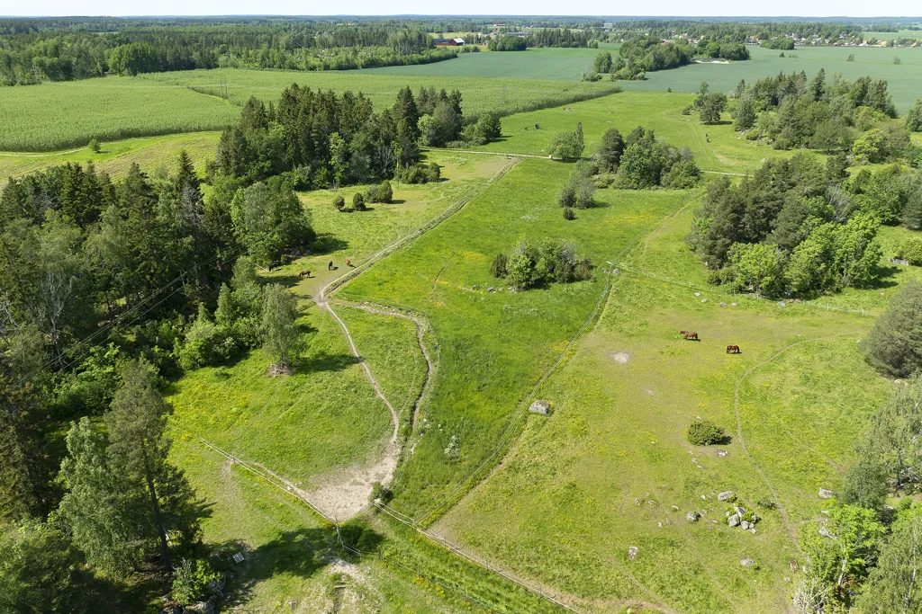 Õhuvaade - Equestrian Estate with Stables in Kolbäck
