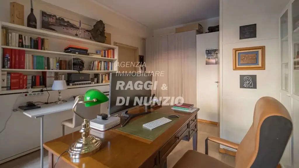 Bureau - Independent Villa Apartment with Garden in Grottaferrata
