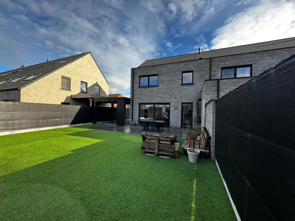 Aed - Modern House with Solar Panels in Eeklo