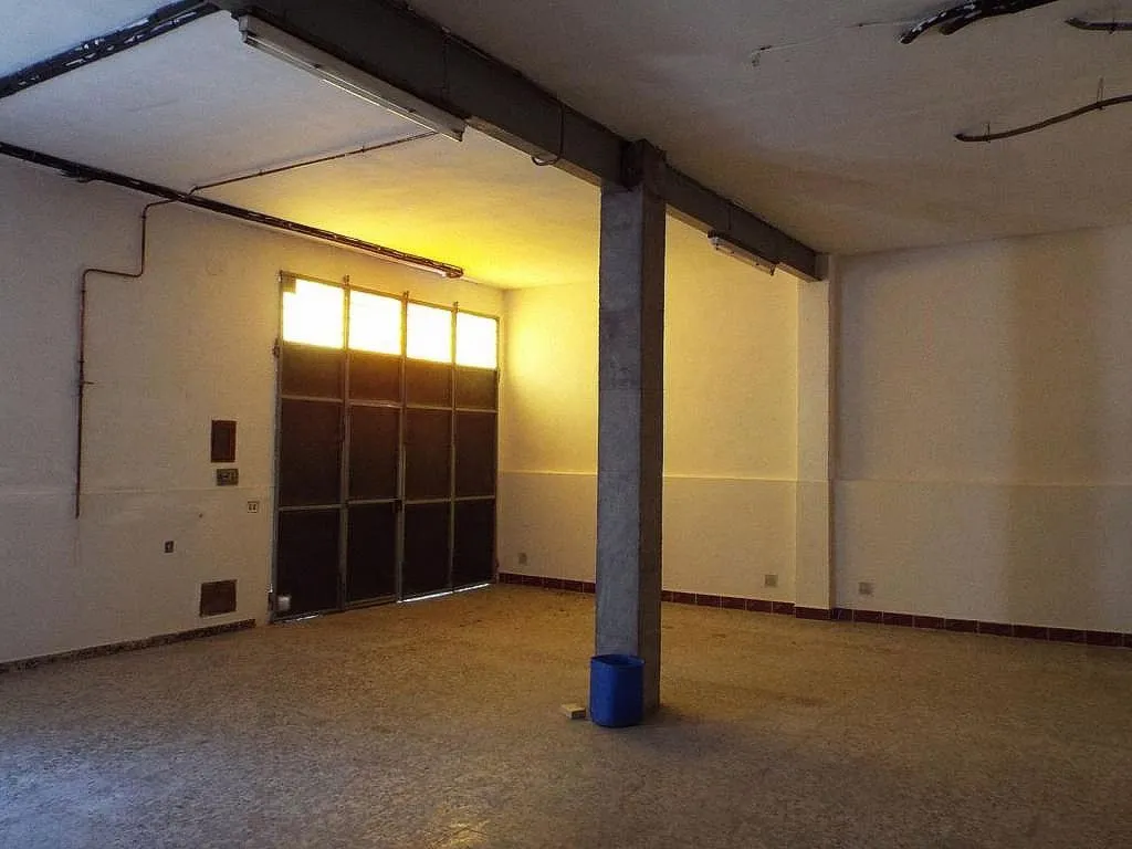 Garage - Spacious Apartment with Mountain View in Caudete