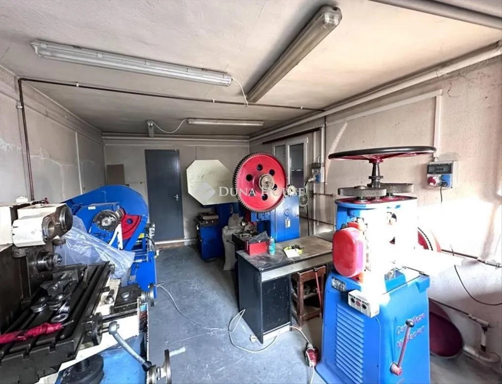 Garage - Industrial Workshop with Office Space in Monor