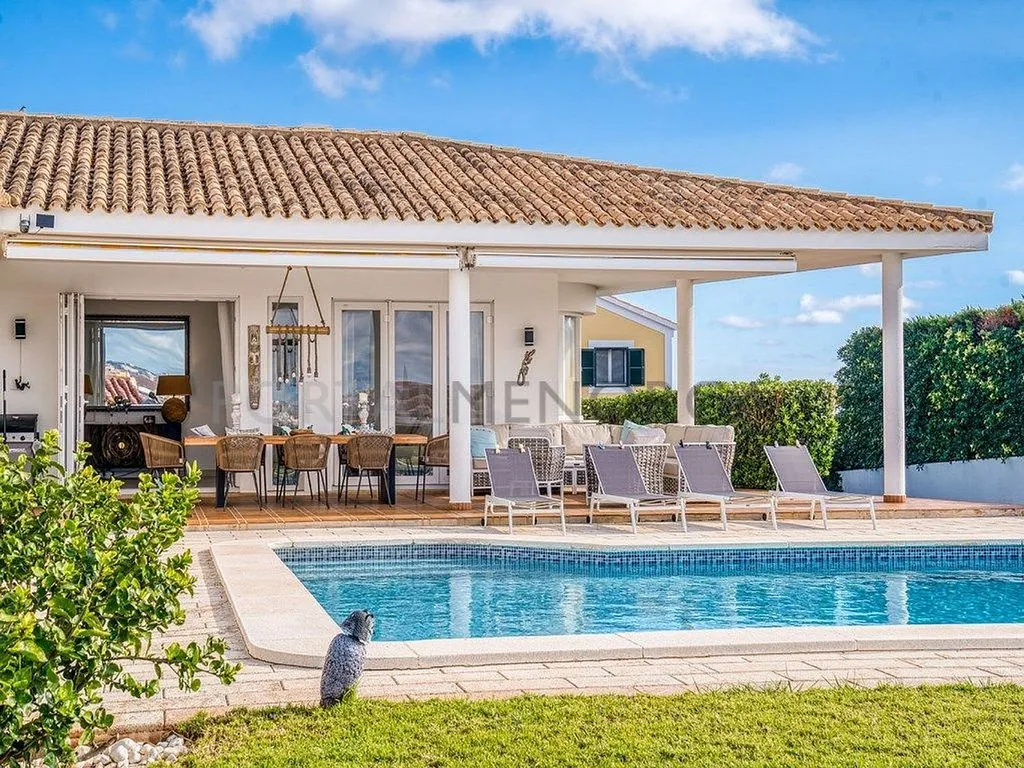 Piscine - Contemporary Villa with Sea View in Cala Llonga