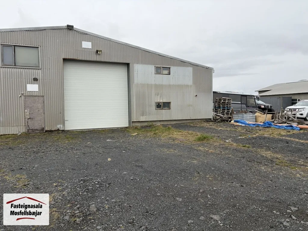Välivaade - Industrial Unit with Storage Loft in Reykjavik