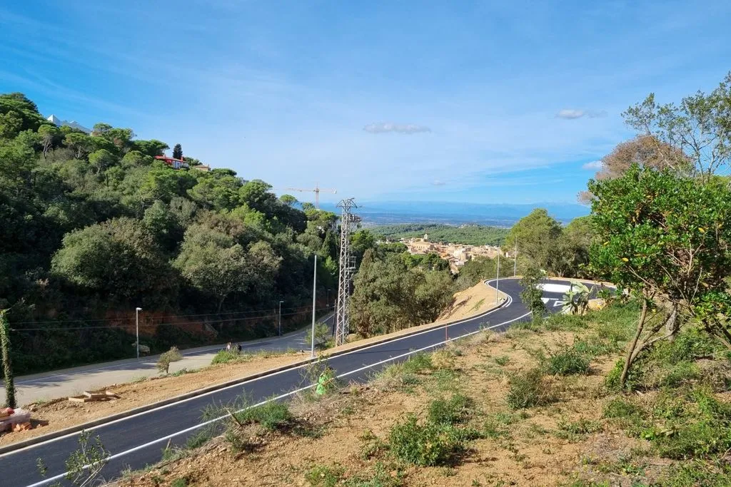 Jardin - Development Land with Mountain Views in Begur