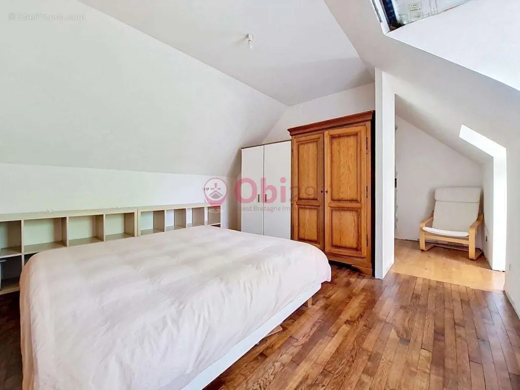 Chambres - Maison Semi-Mitoyenne avec Jardin à Cast