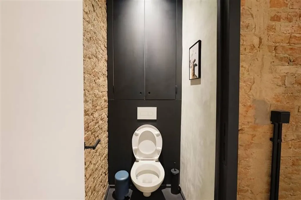 Vannitoad - Modern Apartment with Brickwork in Antwerp