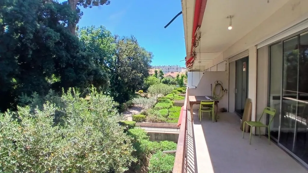 Balcon - Appartement Lumineux avec Balcon à Marseille