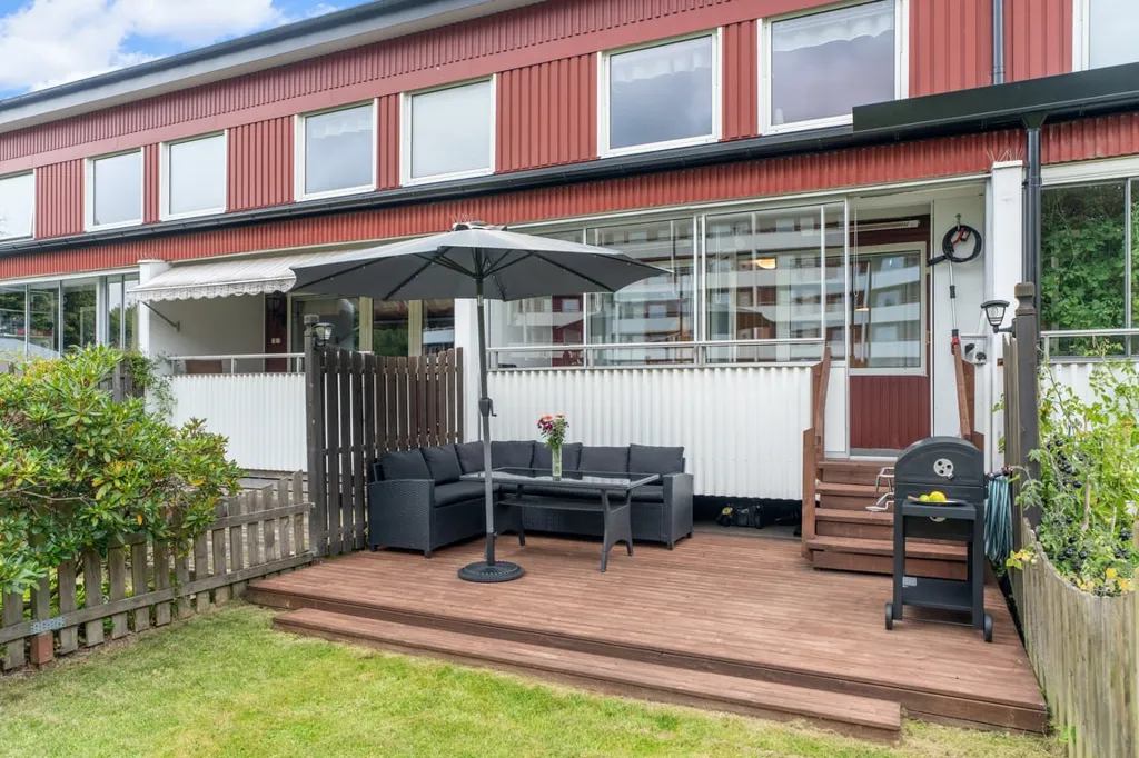 Terrasse - Modern Bostadsrätt with Large Terrace in Kärra