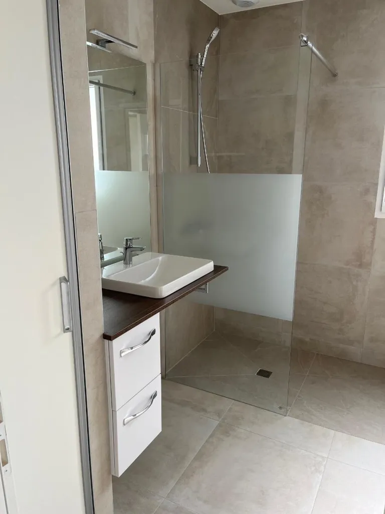 Vannitoad - Flat with Terrace in Beaurepaire
