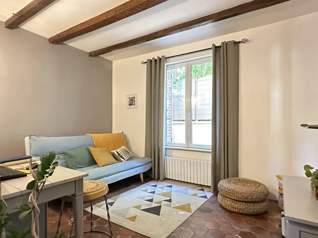 Elutuba - Charming 8-Piece House with Garden in Croth