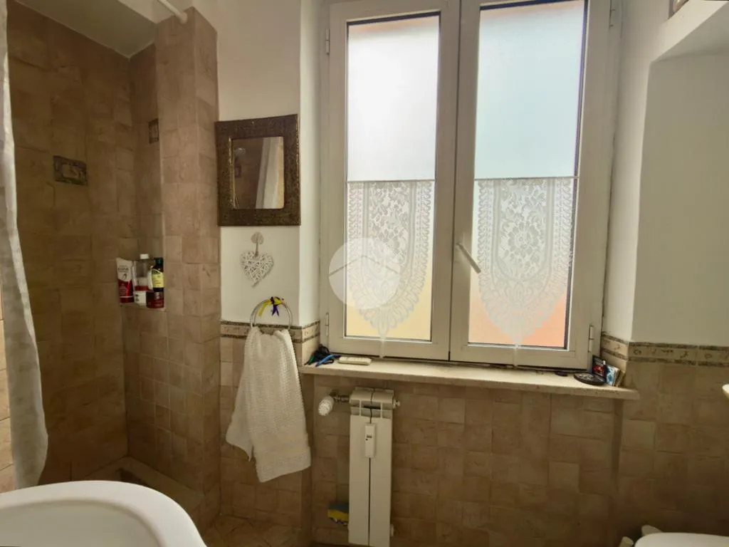 Salles de bain - Attico with Panoramic Terrace in Città Giardino