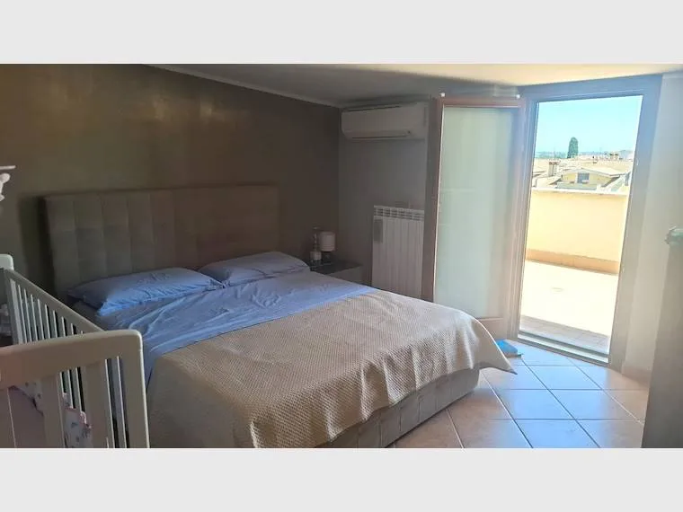 Camere da letto - Casa indipendente con giardino a Pomezia