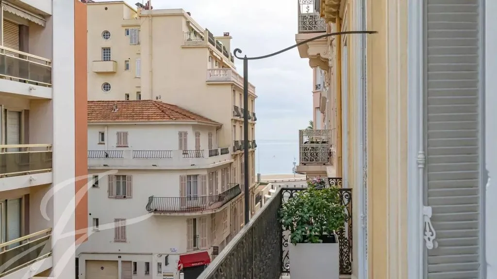 Balcon - Appartement Duplex Rénové au Centre de Cannes