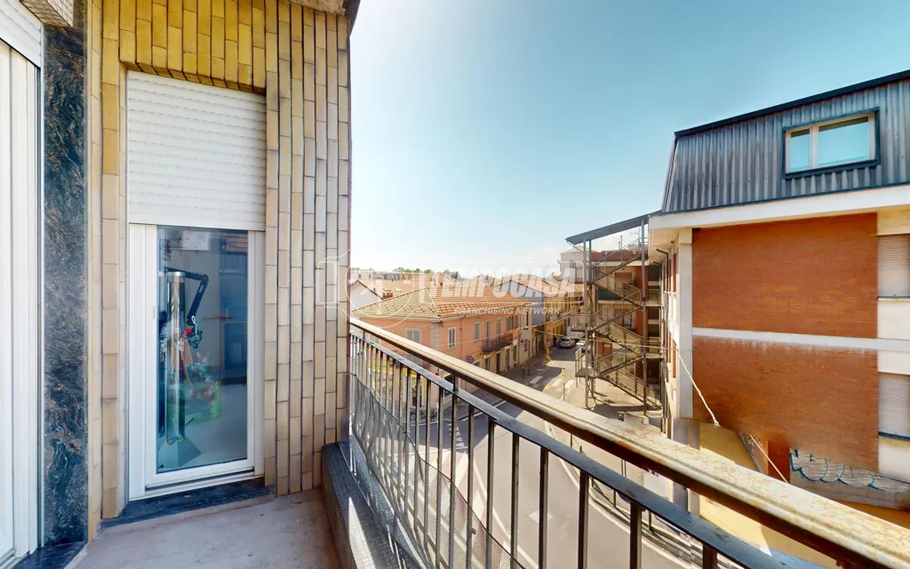 Balcony - Modernised Apartment with Balcony in Settimo Torinese