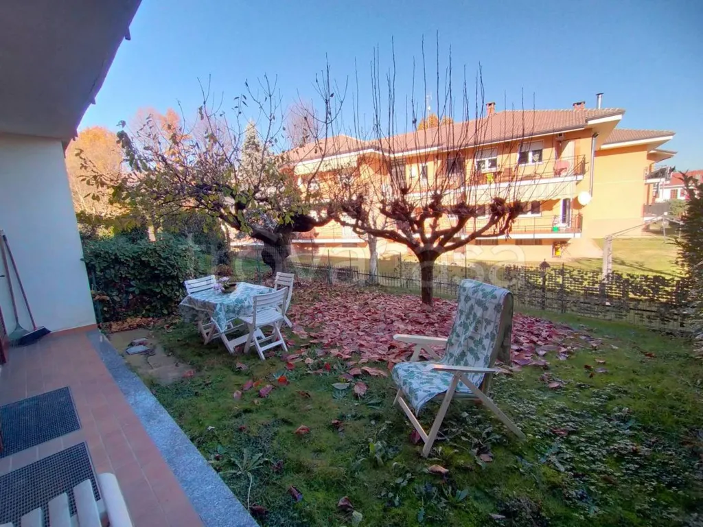 Aed - Terraced Villa with Private Garden in Rivara