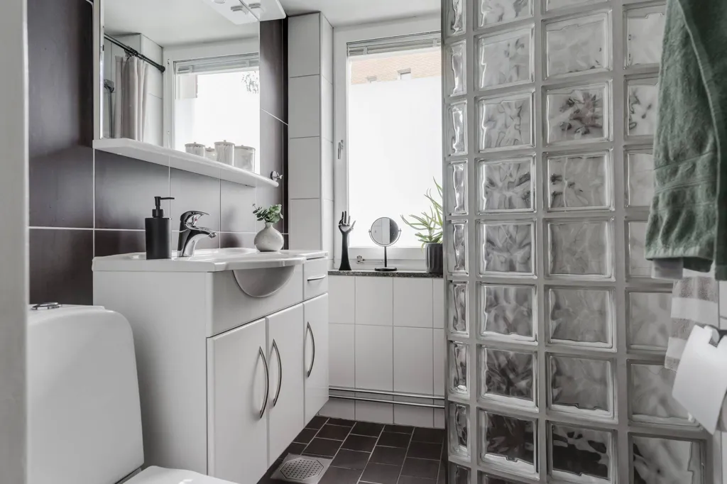 Salles de bain - Apartment with Balcony in Tullen, Borås