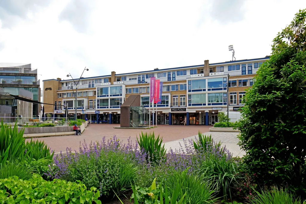 Modern 2-Bedroom Flat with Balcony in Roosendaal